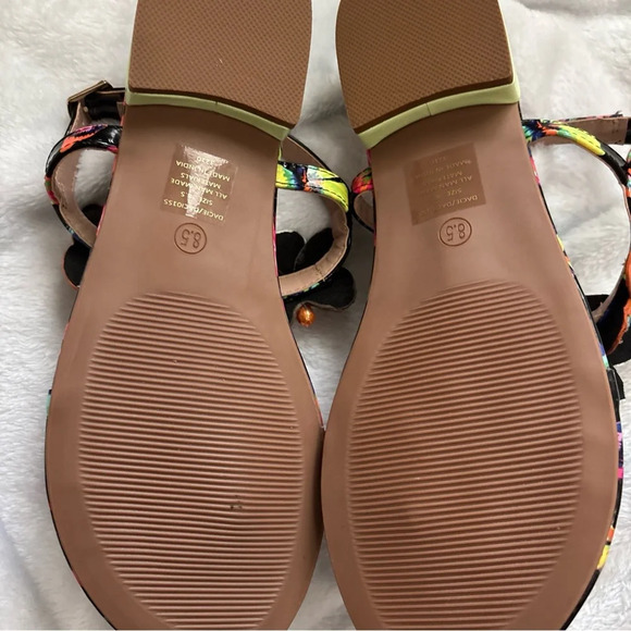 New without box Betsy Johnson butterfly sandals size 8.5 - Picture 3 of 8